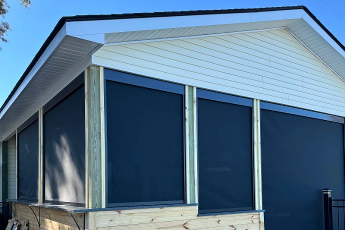 Motorized zipper screens installed by AURIEN