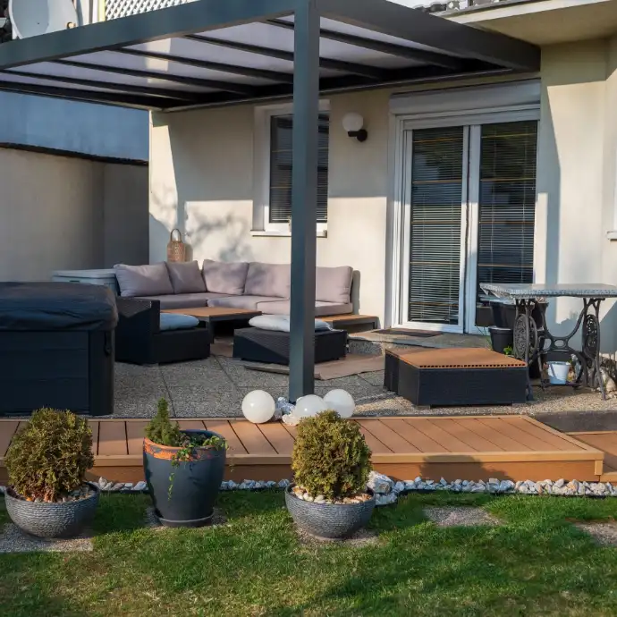 Custom modern aluminum pergola installed by AURIEN